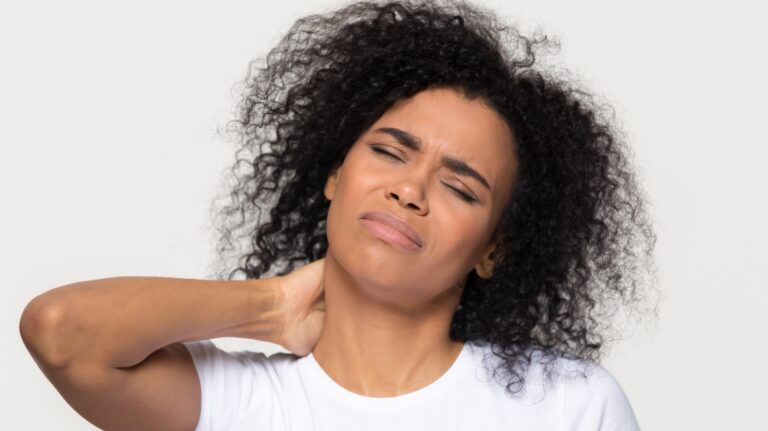 holding hurt neck